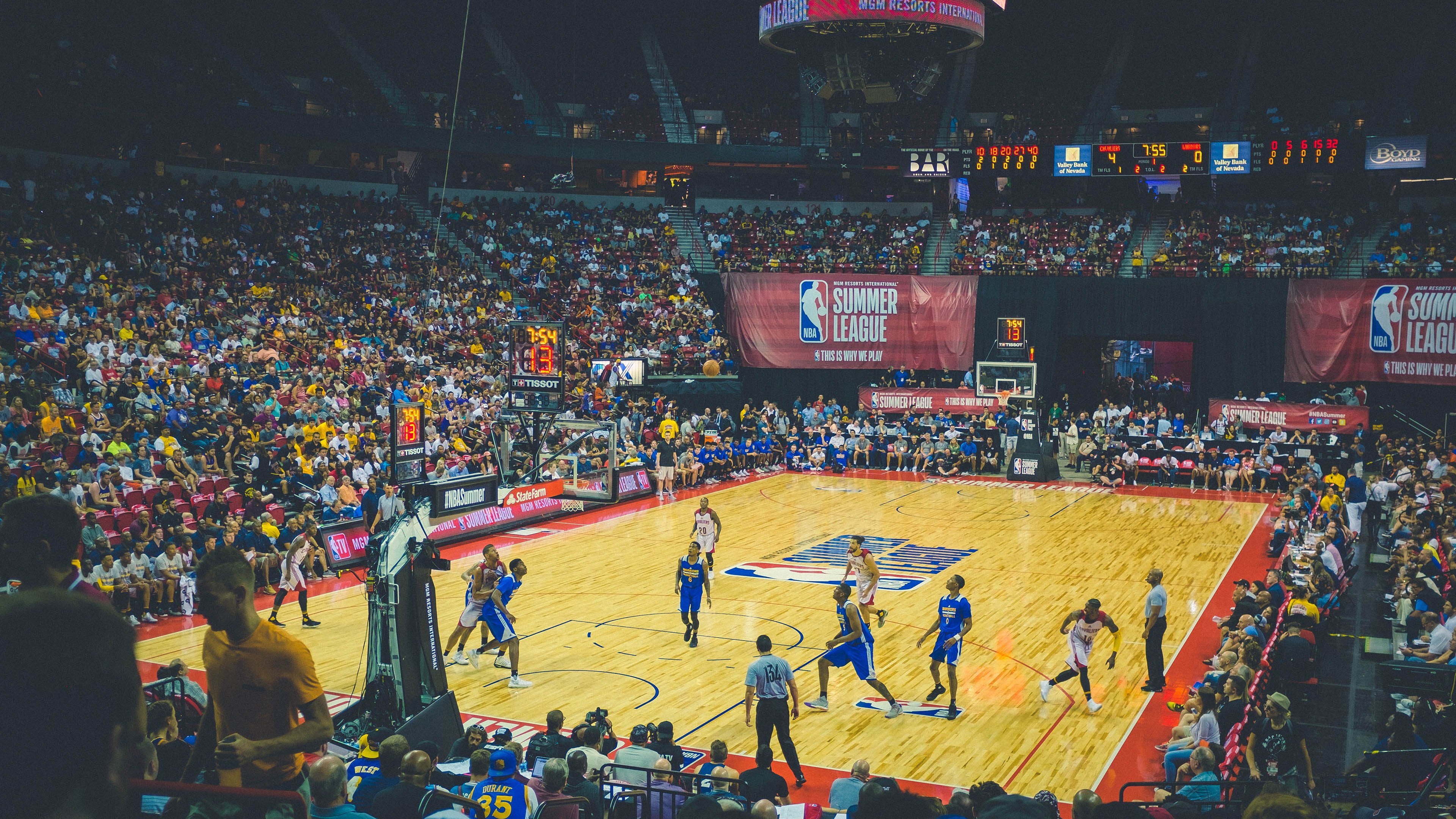 前半程澳女队领先 中队后程反扑